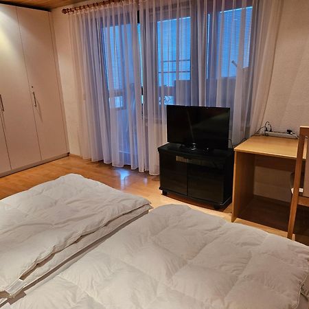 Wohnung Fuer 4 Personen, 2 Schlafzimmer, 2 Parkplaetze, Wlan Konstanz Luaran gambar