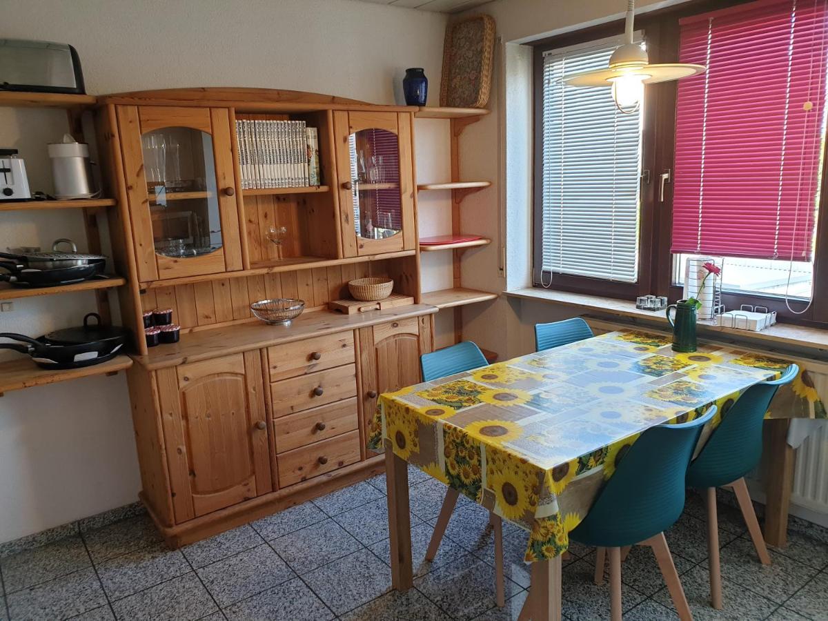 Wohnung Fuer 4 Personen, 2 Schlafzimmer, 2 Parkplaetze, Wlan Konstanz Luaran gambar