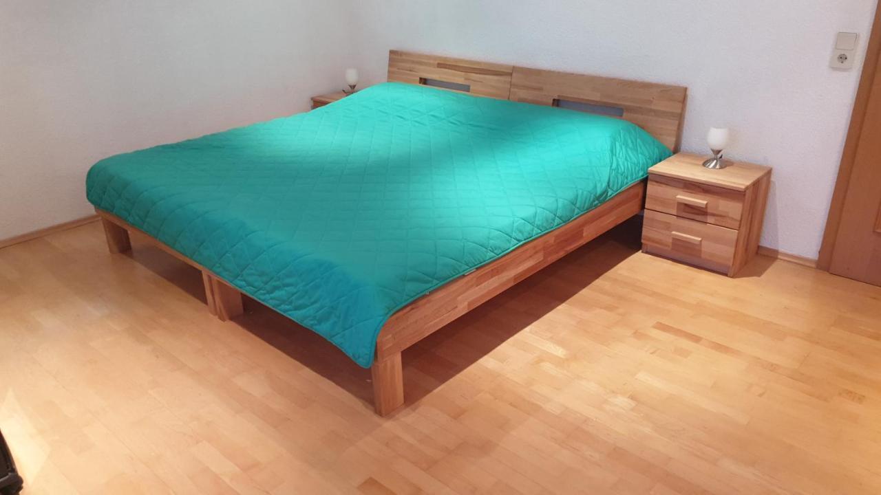 Wohnung Fuer 4 Personen, 2 Schlafzimmer, 2 Parkplaetze, Wlan Konstanz Luaran gambar